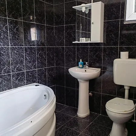 Casa Alexandru بيت ضيافة 3*