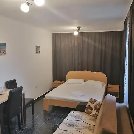 Casa Alexandru دووا مايْ